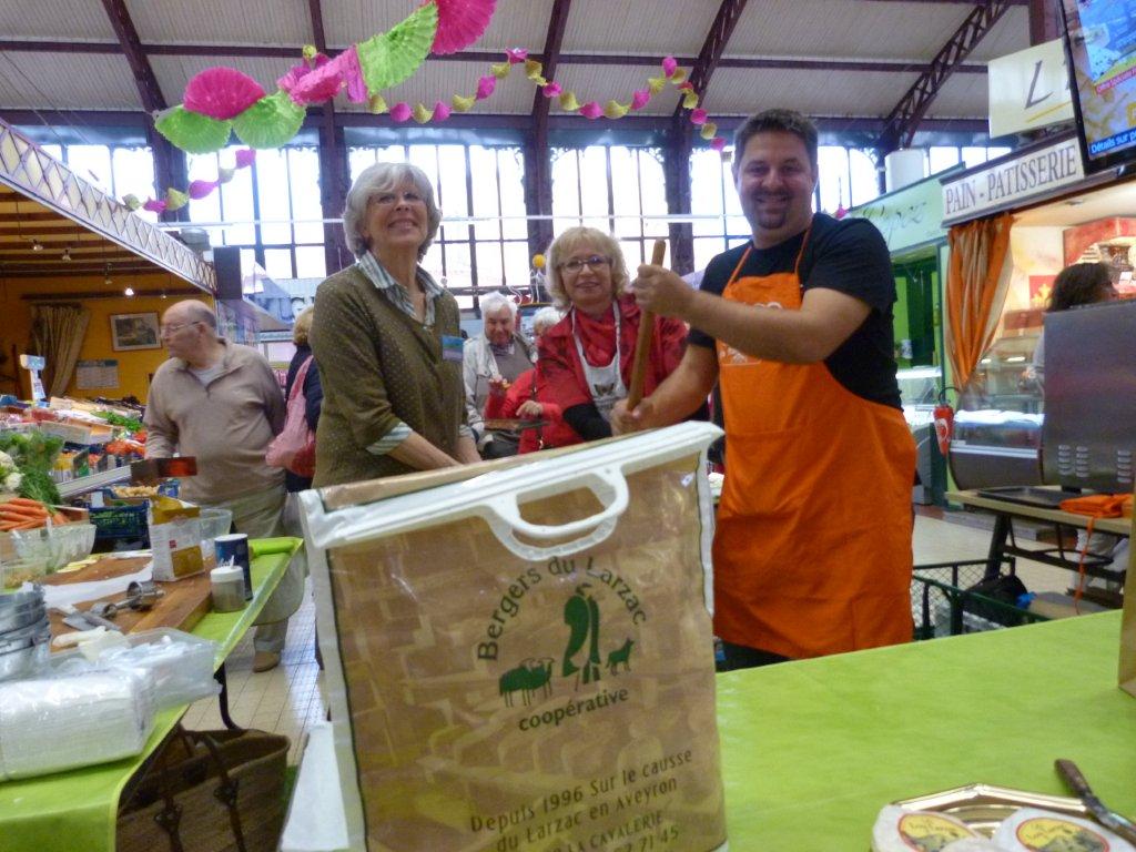 halles_narbonne_animation_fromages_haloir_laine_gandolf_oules_papillon_bergers_du_larzac_aligot_aveyronnais-22-04-16-27