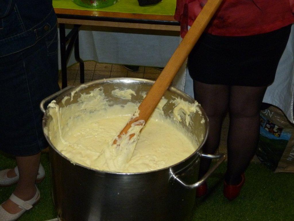halles_narbonne_animation_fromages_haloir_laine_gandolf_oules_papillon_bergers_du_larzac_aligot_aveyronnais-22-04-16-33