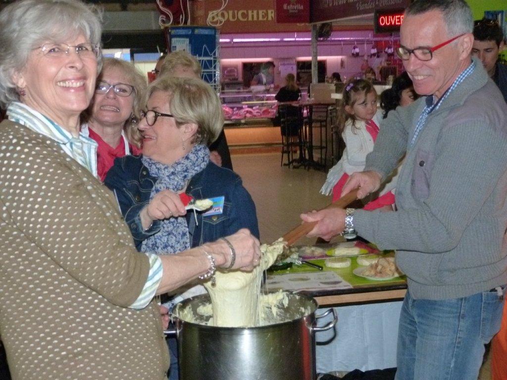 halles_narbonne_animation_fromages_haloir_laine_gandolf_oules_papillon_bergers_du_larzac_aligot_aveyronnais-22-04-16-36