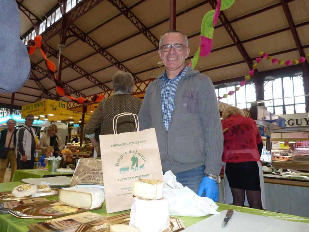 halles_narbonne_animation_fromages_haloir_laine_gandolf_oules_papillon_bergers_du_larzac_aligot_aveyronnais-22-04-16-42