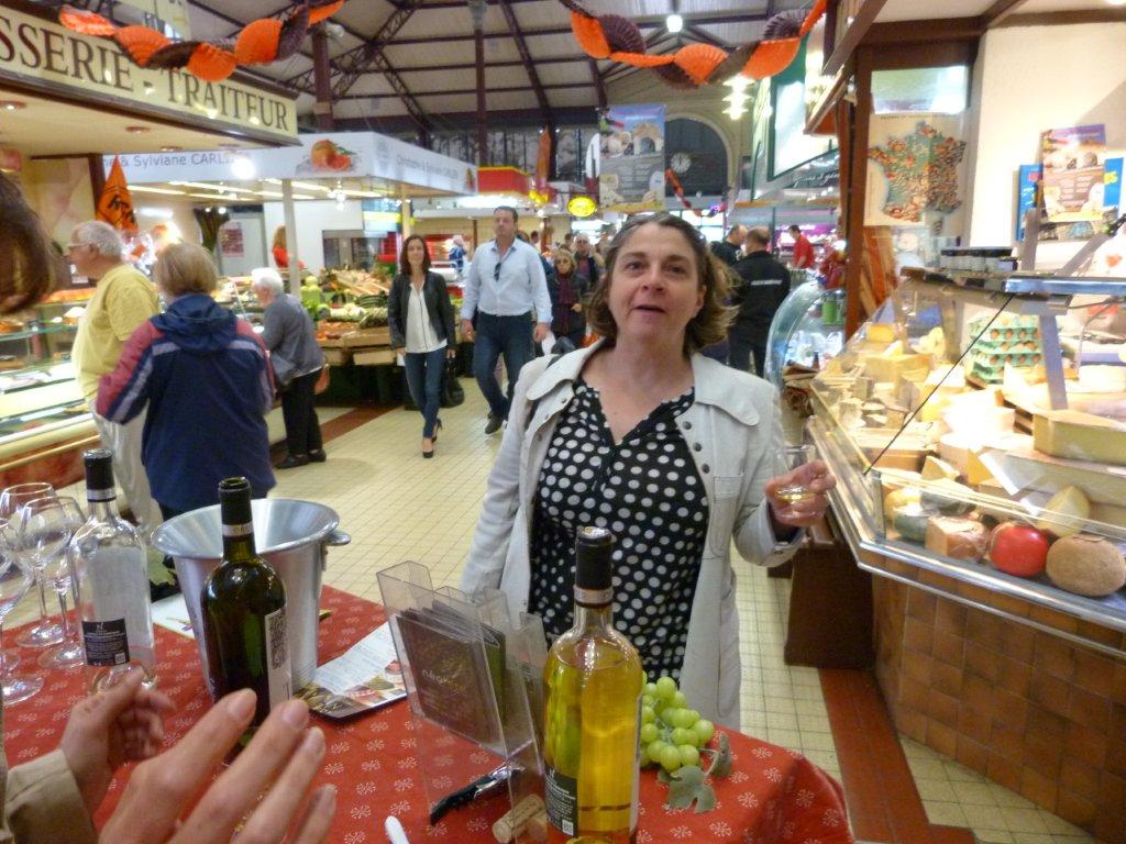 halles_narbonne_animation_fromages_haloir_laine_gandolf_oules_papillon_bergers_du_larzac_aligot_aveyronnais-22-04-16-47