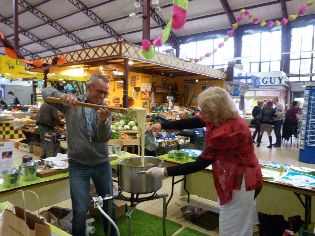 halles_narbonne_animation_fromages_haloir_laine_gandolf_oules_papillon_bergers_du_larzac_aligot_aveyronnais-22-04-16-53