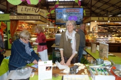 halles_narbonne_animation_fromages_haloir_laine_gandolf_oules_papillon_bergers_du_larzac_aligot_aveyronnais-22-04-16-06