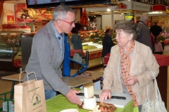 halles_narbonne_animation_fromages_haloir_laine_gandolf_oules_papillon_bergers_du_larzac_aligot_aveyronnais-22-04-16-08