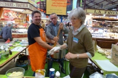 halles_narbonne_animation_fromages_haloir_laine_gandolf_oules_papillon_bergers_du_larzac_aligot_aveyronnais-22-04-16-24