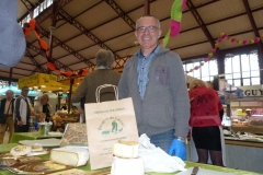 halles_narbonne_animation_fromages_haloir_laine_gandolf_oules_papillon_bergers_du_larzac_aligot_aveyronnais-22-04-16-42