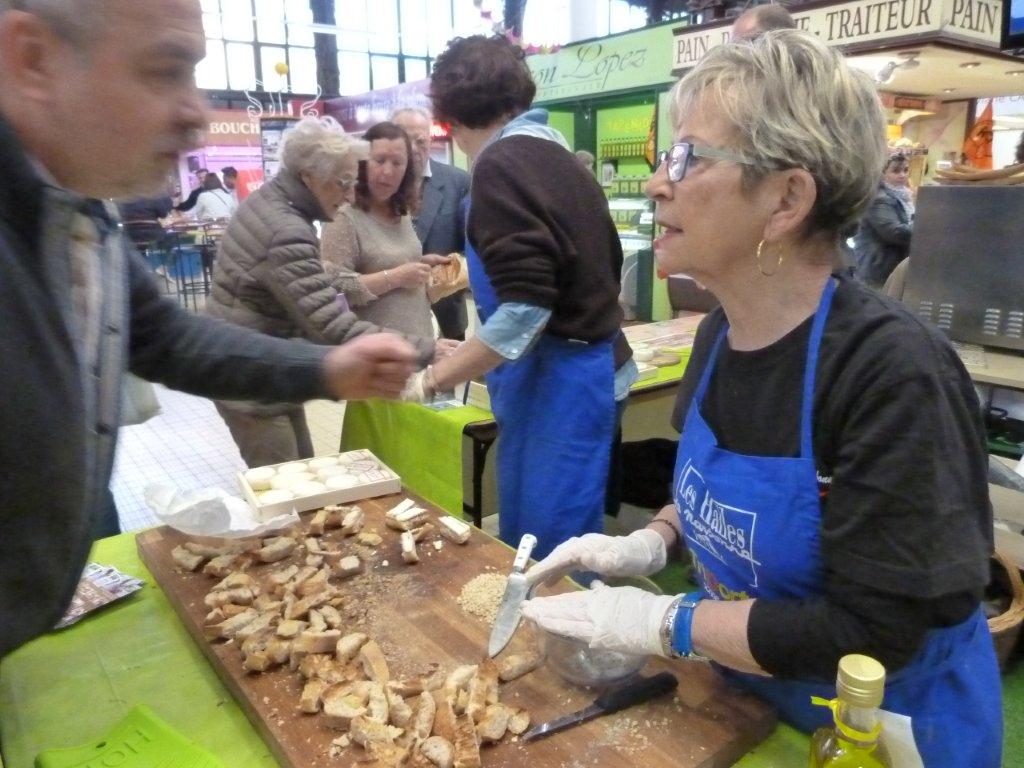 halles_narbonne_animation_fromages_haloir_laine_gandolf_oules_combebelle_les_chamoises_grillotins_chevre-22-04-16-15