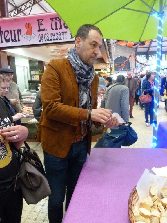 halles_narbonne_animation_paques_rcnm_omelette_chasse-oeuf-2016-50