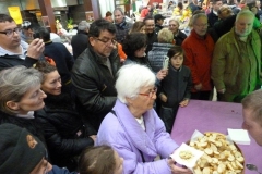 halles_narbonne_animation_paques_rcnm_omelette_chasse-oeuf-27-03-2016-56