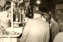 Scene interieure halles de Narbonne Boucherie Maillet-1955-1964