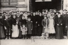 scene exterieure XXeme siecle halles de Narbonne vers 1914