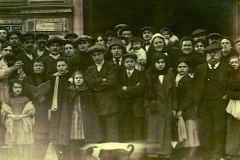 scene exterieure XXeme siecle halles de Narbonne vers 1915