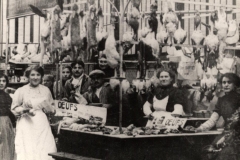 scene interieure XXeme siecle halles de Narbonne vers 1906 A