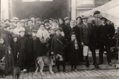 scene exterieure XXeme siecle halles de Narbonne vers 1909