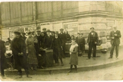 scene exterieure XXeme siecle halles de Narbonne vers 1921 B