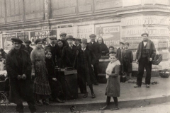 scene exterieure XXeme siecle halles de Narbonne vers 1921