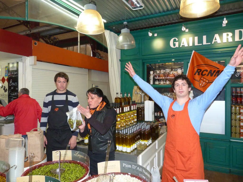 rcnm_beziers__accueil_supporters_vismavie_commercants_halles_narbonne_2012-02