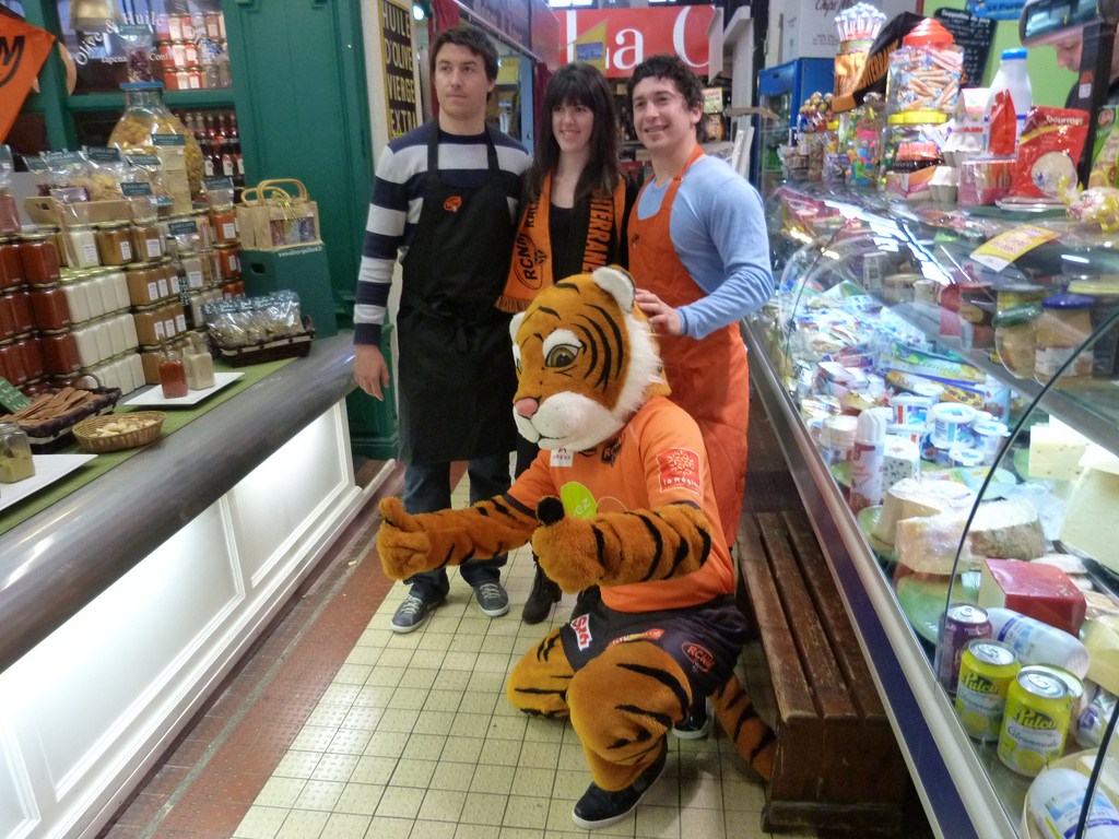 rcnm_beziers__accueil_supporters_vismavie_commercants_halles_narbonne_2012-07
