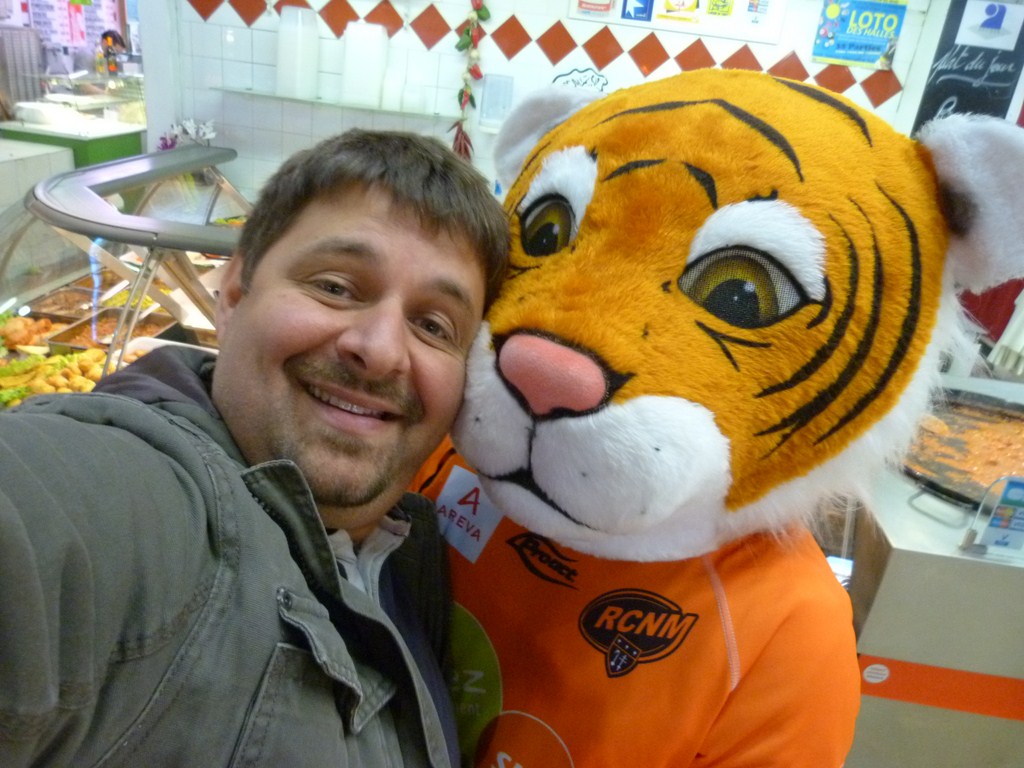 rcnm_beziers__accueil_supporters_vismavie_commercants_halles_narbonne_2012-10
