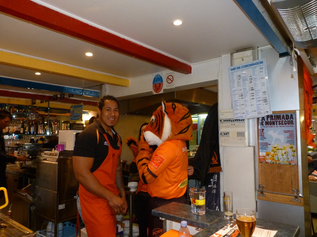 rcnm_beziers__accueil_supporters_vismavie_commercants_halles_narbonne_2012-14