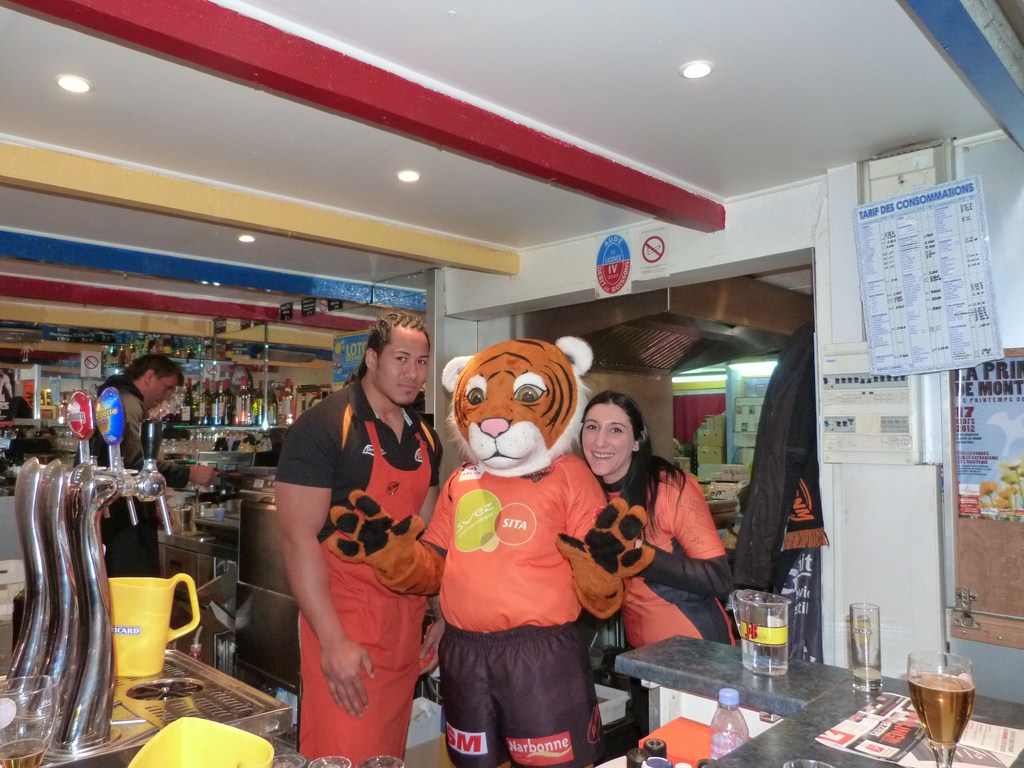rcnm_beziers__accueil_supporters_vismavie_commercants_halles_narbonne_2012-15