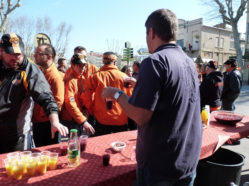 rcnm_beziers__accueil_supporters_vismavie_commercants_halles_narbonne_2012-20