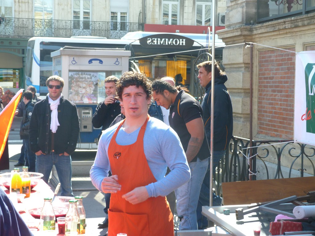 rcnm_beziers__accueil_supporters_vismavie_commercants_halles_narbonne_2012-33