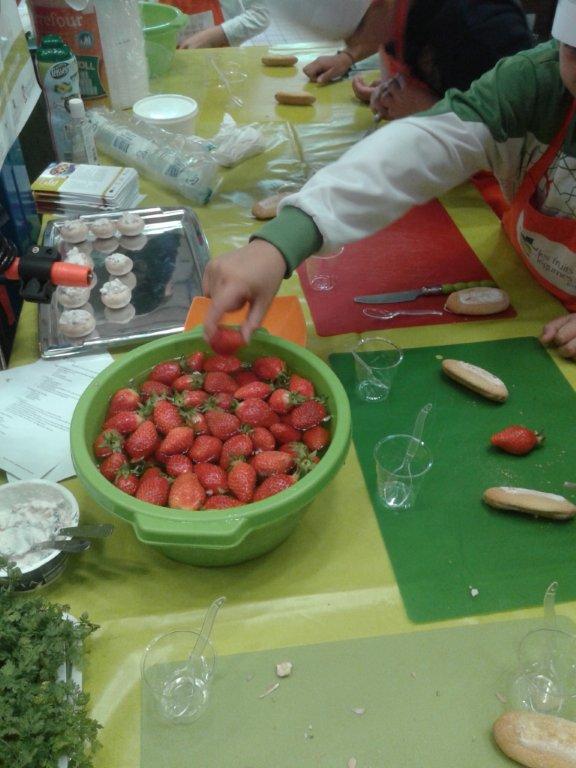 halles_narbonne_interfel_fruits_legumes_enfants_ecole_arago_27-28_mai_2014-03