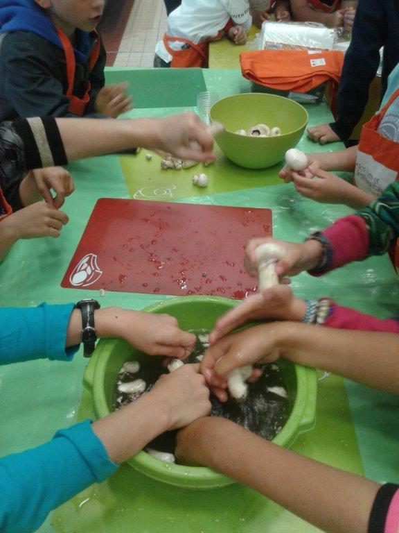 halles_narbonne_interfel_fruits_legumes_enfants_ecole_arago_27-28_mai_2014-38