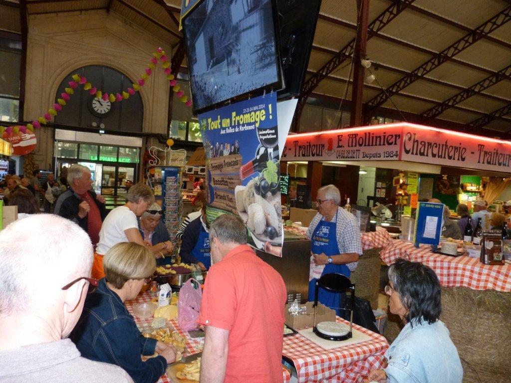 halles_narbonne_tout_un_fromage_aveyronnais_aop_fitou_confrerie_la_mesnie_roquefort_papillon_societe_fourme_d_ambert_bergers_larzac_23_mai_2014-04