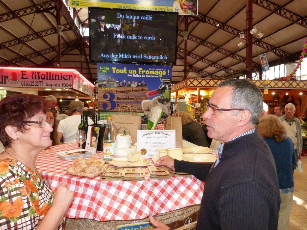 halles_narbonne_tout_un_fromage_aveyronnais_aop_fitou_confrerie_la_mesnie_roquefort_papillon_societe_fourme_d_ambert_bergers_larzac_23_mai_2014-05