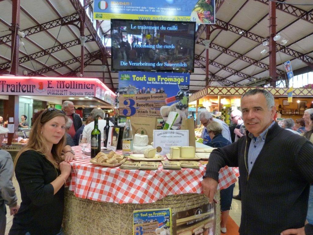 halles_narbonne_tout_un_fromage_aveyronnais_aop_fitou_confrerie_la_mesnie_roquefort_papillon_societe_fourme_d_ambert_bergers_larzac_23_mai_2014-06