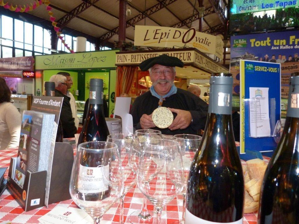 halles_narbonne_tout_un_fromage_aveyronnais_aop_fitou_confrerie_la_mesnie_roquefort_papillon_societe_fourme_d_ambert_bergers_larzac_23_mai_2014-11