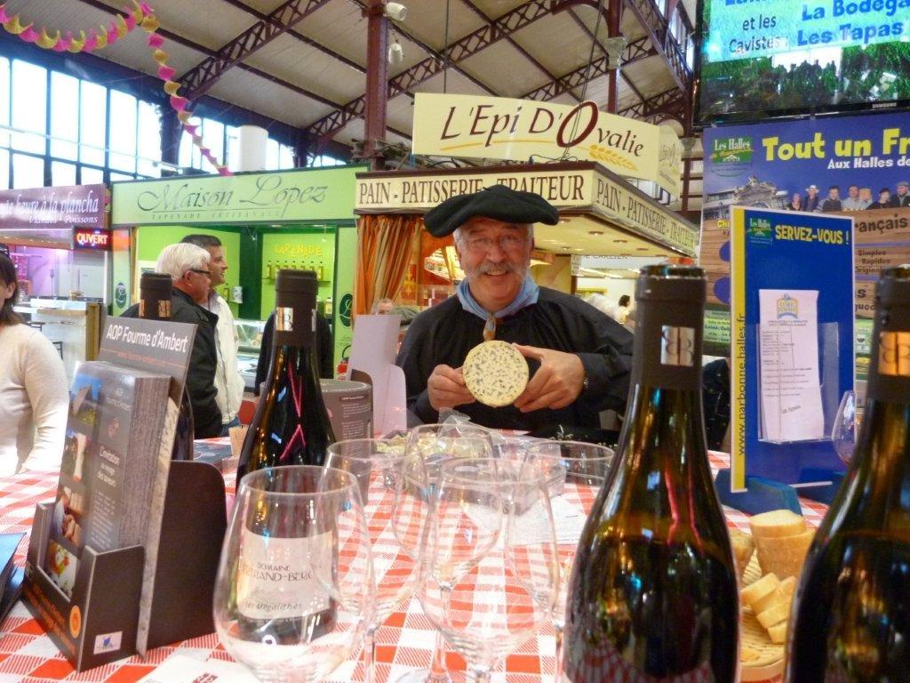 halles_narbonne_tout_un_fromage_aveyronnais_aop_fitou_confrerie_la_mesnie_roquefort_papillon_societe_fourme_d_ambert_bergers_larzac_23_mai_2014-12
