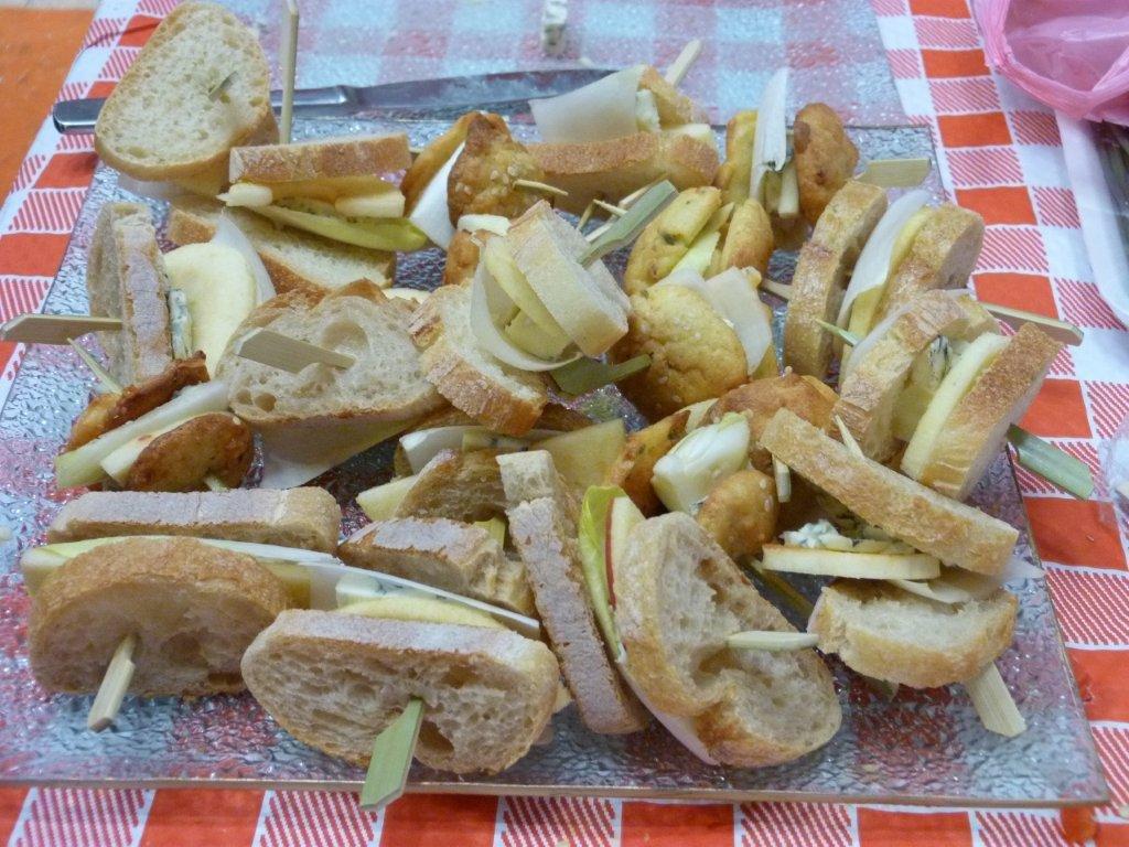 halles_narbonne_tout_un_fromage_aveyronnais_aop_fitou_confrerie_la_mesnie_roquefort_papillon_societe_fourme_d_ambert_bergers_larzac_23_mai_2014-14