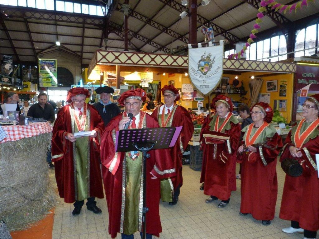 halles_narbonne_tout_un_fromage_aveyronnais_aop_fitou_confrerie_la_mesnie_roquefort_papillon_societe_fourme_d_ambert_bergers_larzac_23_mai_2014-16