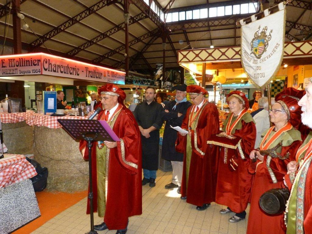 halles_narbonne_tout_un_fromage_aveyronnais_aop_fitou_confrerie_la_mesnie_roquefort_papillon_societe_fourme_d_ambert_bergers_larzac_23_mai_2014-23