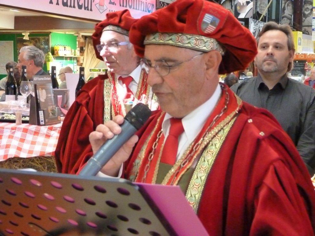halles_narbonne_tout_un_fromage_aveyronnais_aop_fitou_confrerie_la_mesnie_roquefort_papillon_societe_fourme_d_ambert_bergers_larzac_23_mai_2014-25