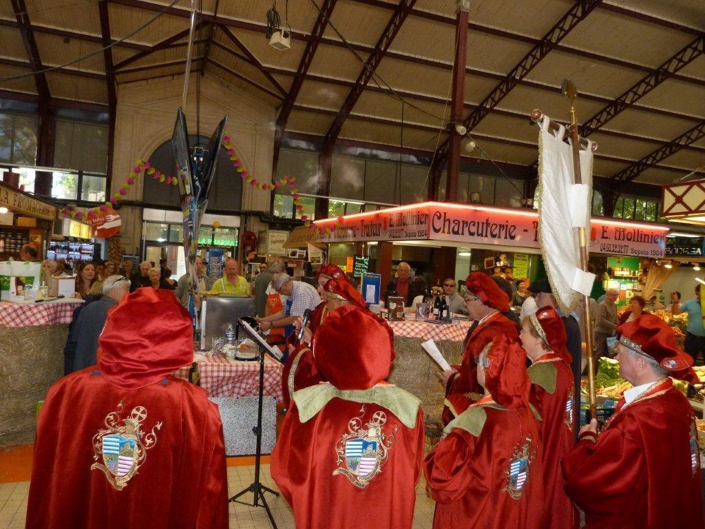 halles_narbonne_tout_un_fromage_aveyronnais_aop_fitou_confrerie_la_mesnie_roquefort_papillon_societe_fourme_d_ambert_bergers_larzac_23_mai_2014-29