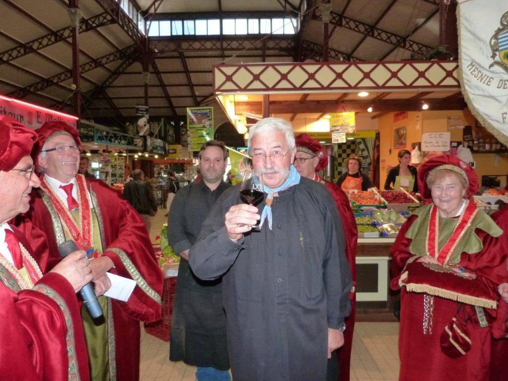 halles_narbonne_tout_un_fromage_aveyronnais_aop_fitou_confrerie_la_mesnie_roquefort_papillon_societe_fourme_d_ambert_bergers_larzac_23_mai_2014-34