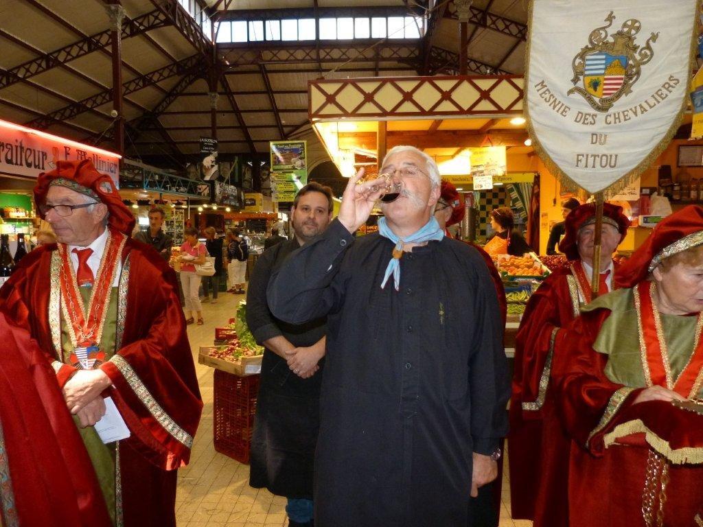 halles_narbonne_tout_un_fromage_aveyronnais_aop_fitou_confrerie_la_mesnie_roquefort_papillon_societe_fourme_d_ambert_bergers_larzac_23_mai_2014-35