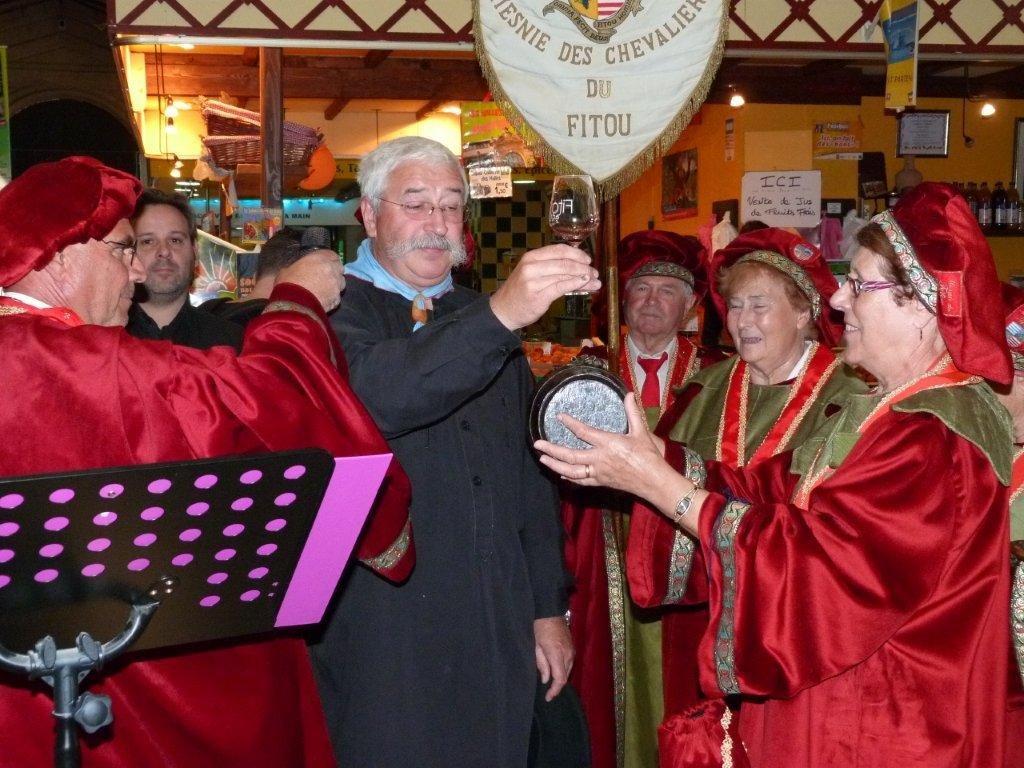halles_narbonne_tout_un_fromage_aveyronnais_aop_fitou_confrerie_la_mesnie_roquefort_papillon_societe_fourme_d_ambert_bergers_larzac_23_mai_2014-36