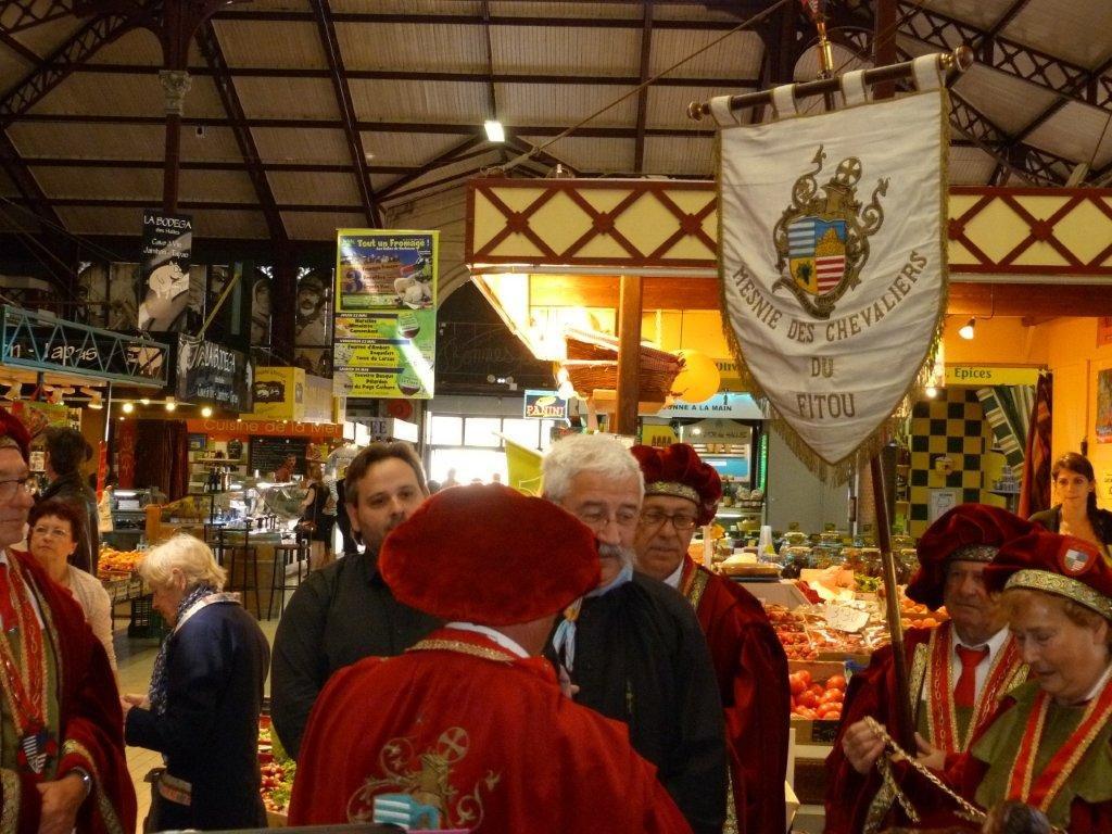 halles_narbonne_tout_un_fromage_aveyronnais_aop_fitou_confrerie_la_mesnie_roquefort_papillon_societe_fourme_d_ambert_bergers_larzac_23_mai_2014-37