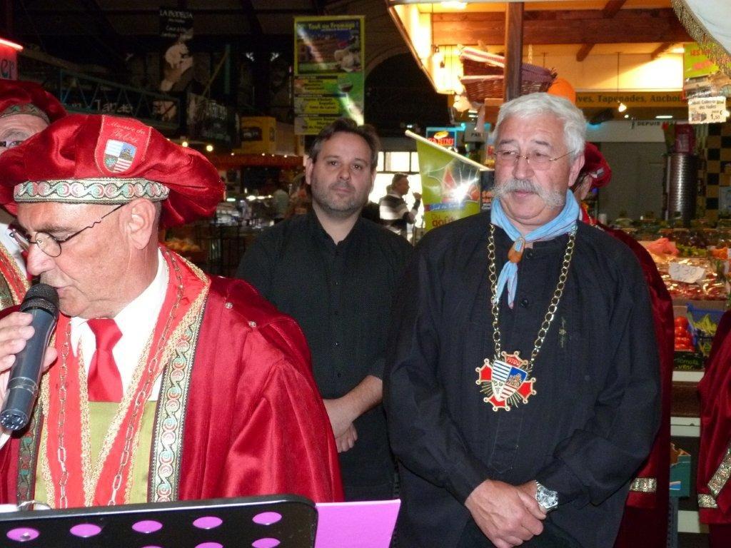 halles_narbonne_tout_un_fromage_aveyronnais_aop_fitou_confrerie_la_mesnie_roquefort_papillon_societe_fourme_d_ambert_bergers_larzac_23_mai_2014-38