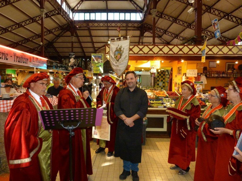 halles_narbonne_tout_un_fromage_aveyronnais_aop_fitou_confrerie_la_mesnie_roquefort_papillon_societe_fourme_d_ambert_bergers_larzac_23_mai_2014-40