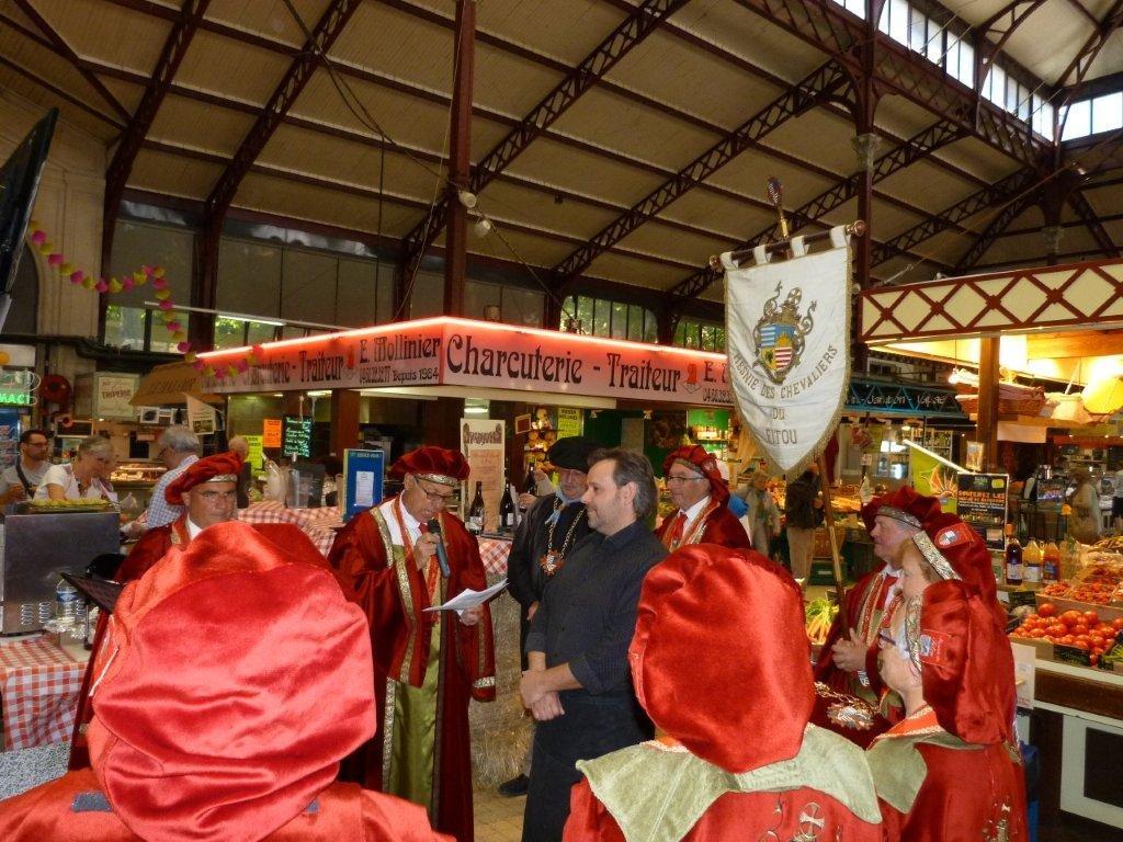 halles_narbonne_tout_un_fromage_aveyronnais_aop_fitou_confrerie_la_mesnie_roquefort_papillon_societe_fourme_d_ambert_bergers_larzac_23_mai_2014-44