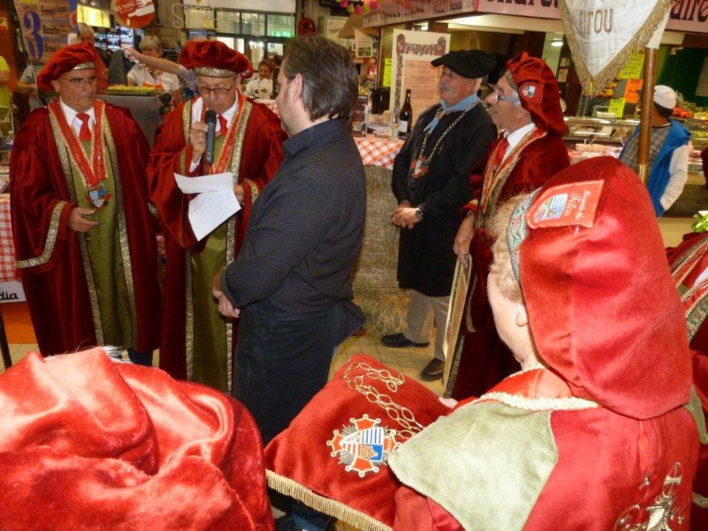 halles_narbonne_tout_un_fromage_aveyronnais_aop_fitou_confrerie_la_mesnie_roquefort_papillon_societe_fourme_d_ambert_bergers_larzac_23_mai_2014-45