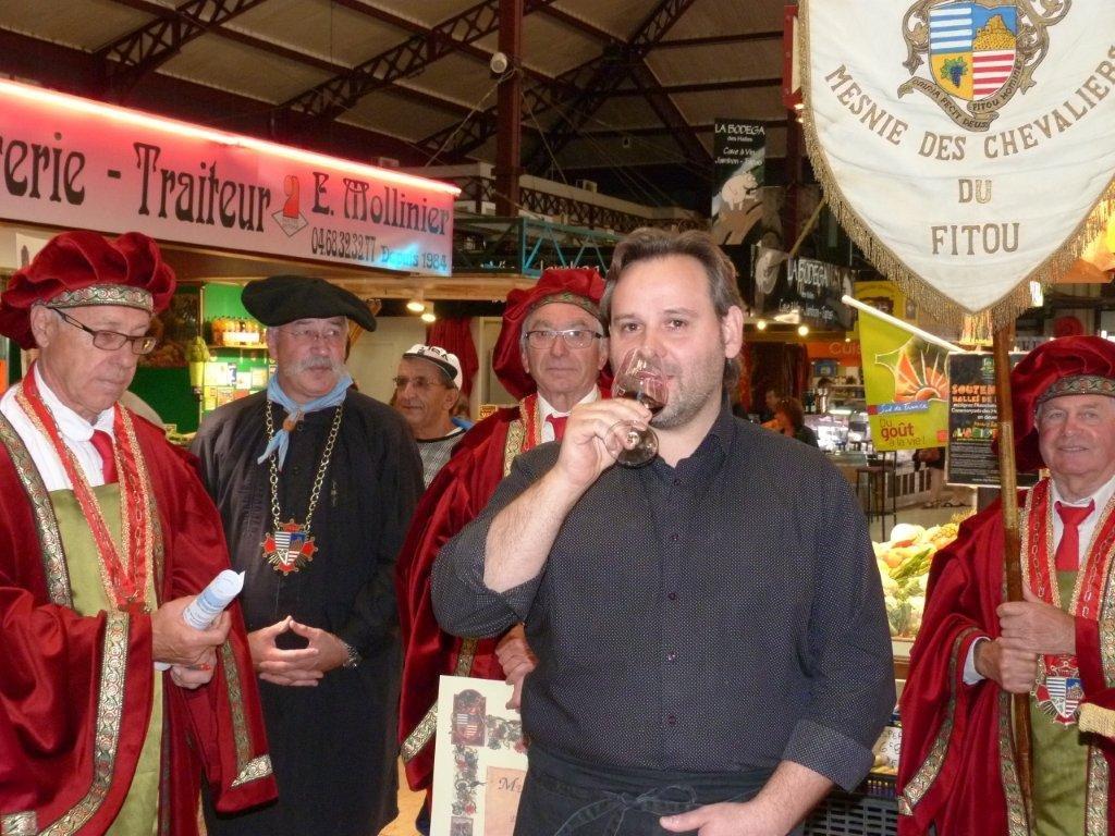 halles_narbonne_tout_un_fromage_aveyronnais_aop_fitou_confrerie_la_mesnie_roquefort_papillon_societe_fourme_d_ambert_bergers_larzac_23_mai_2014-47