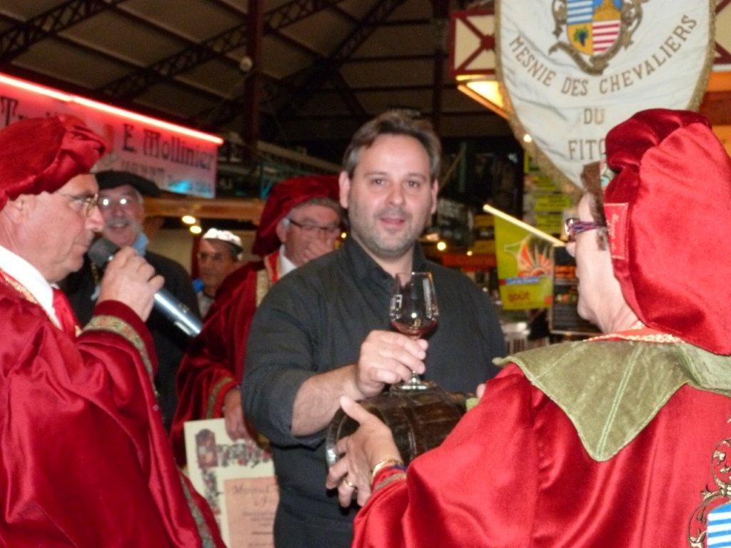 halles_narbonne_tout_un_fromage_aveyronnais_aop_fitou_confrerie_la_mesnie_roquefort_papillon_societe_fourme_d_ambert_bergers_larzac_23_mai_2014-48