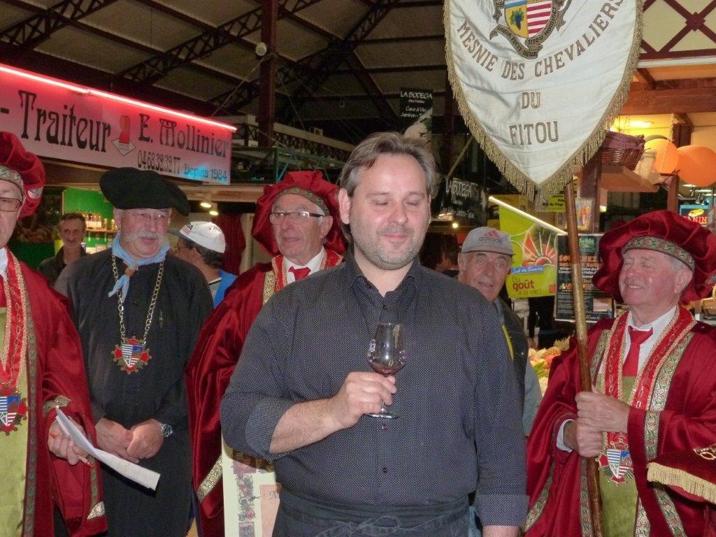halles_narbonne_tout_un_fromage_aveyronnais_aop_fitou_confrerie_la_mesnie_roquefort_papillon_societe_fourme_d_ambert_bergers_larzac_23_mai_2014-49